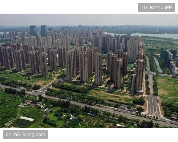 斯坦福桥雨战，场地积水导致皮球运行多次出现不规则变线